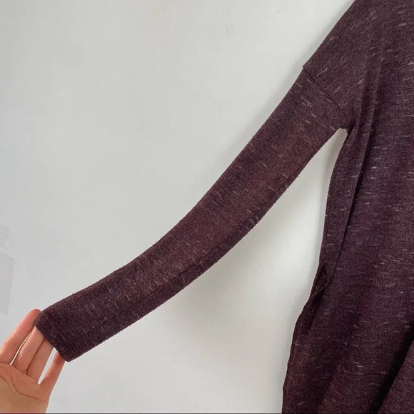 Aritzia Sweater Womens Size XS Oversized Shirt Wilfred Sherbrooke Burgundy Vneck - Picture 5 of 11